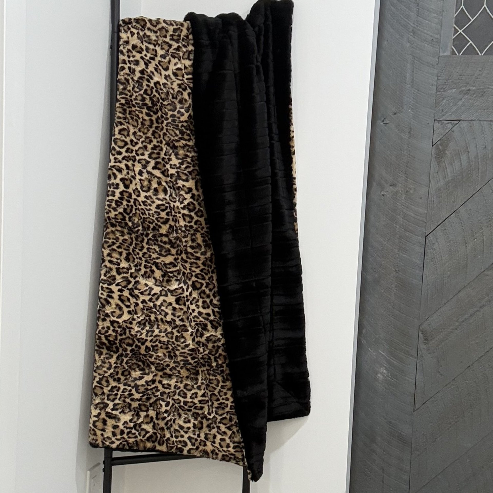 Luxe Cuddle Sand Leopard with Vienna Black 50"x60" Adult Minky Blanket