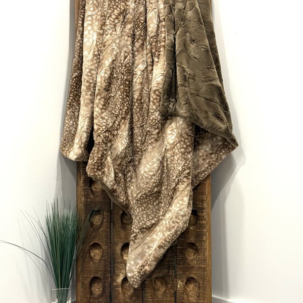 Luxe Cuddle Fawn Cappuccino with Hide Truffle 50"x60" Adult Minky Blanket