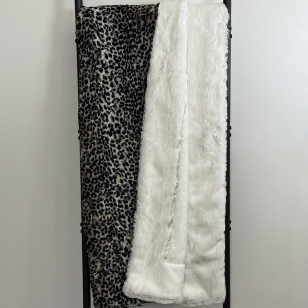 Luxe Cuddle Cheetah with Frosted Sand 50"x60" Adult Minky Blanket