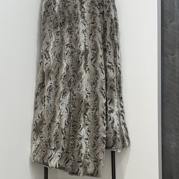 Luxe Cuddle Wild Rabbit Natural 50"x60" Adult Minky Blanket