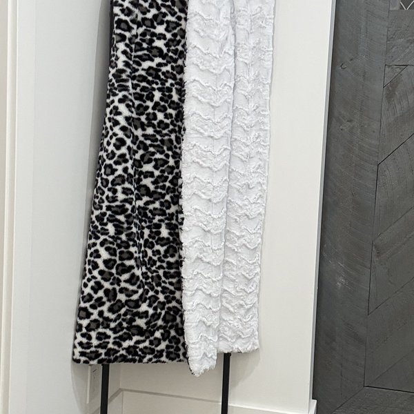 Luxe Cuddle Snow Leopard with Glacier Snow 50"x60" Adult Minky Blanket