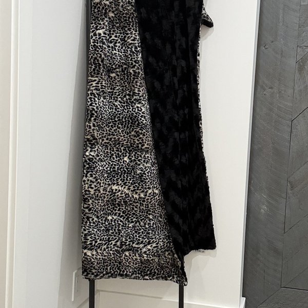 Luxe Cuddle Cheetah with Luca Black 50"x60" Adult Minky Blanket