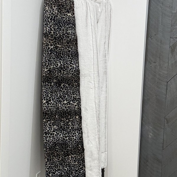 Luxe Cuddle Cheetah with Frosted Sand 50"x60" Adult Minky Blanket