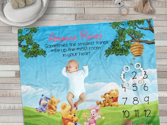 Baby Winnie the Pooh and Friends Honeybee Milestone Blanket